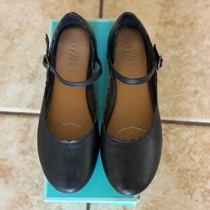 Copper Key Black Quetee Flats